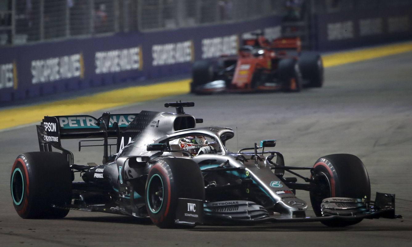 Lewis Hamilton en acción durante el Gran Premio de Singapur. (EFE)