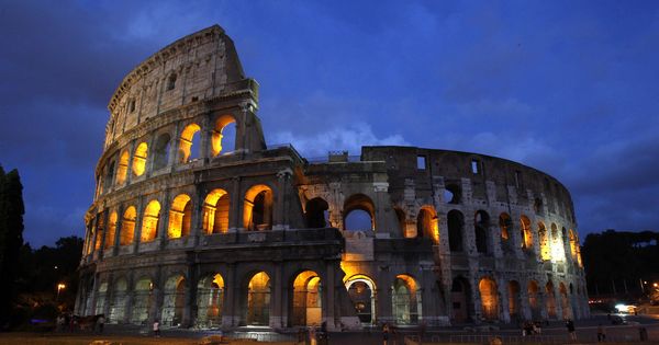 Foto: El Coliseo al anochecer. (Reuters)