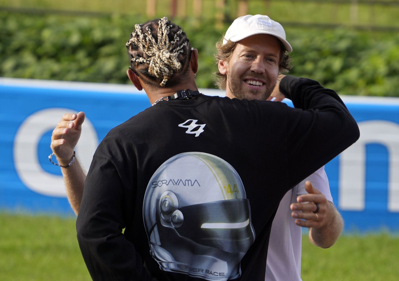 Hamilton entiende que Vettel quiera volver a la competición (EFE/Franck Robinchon)