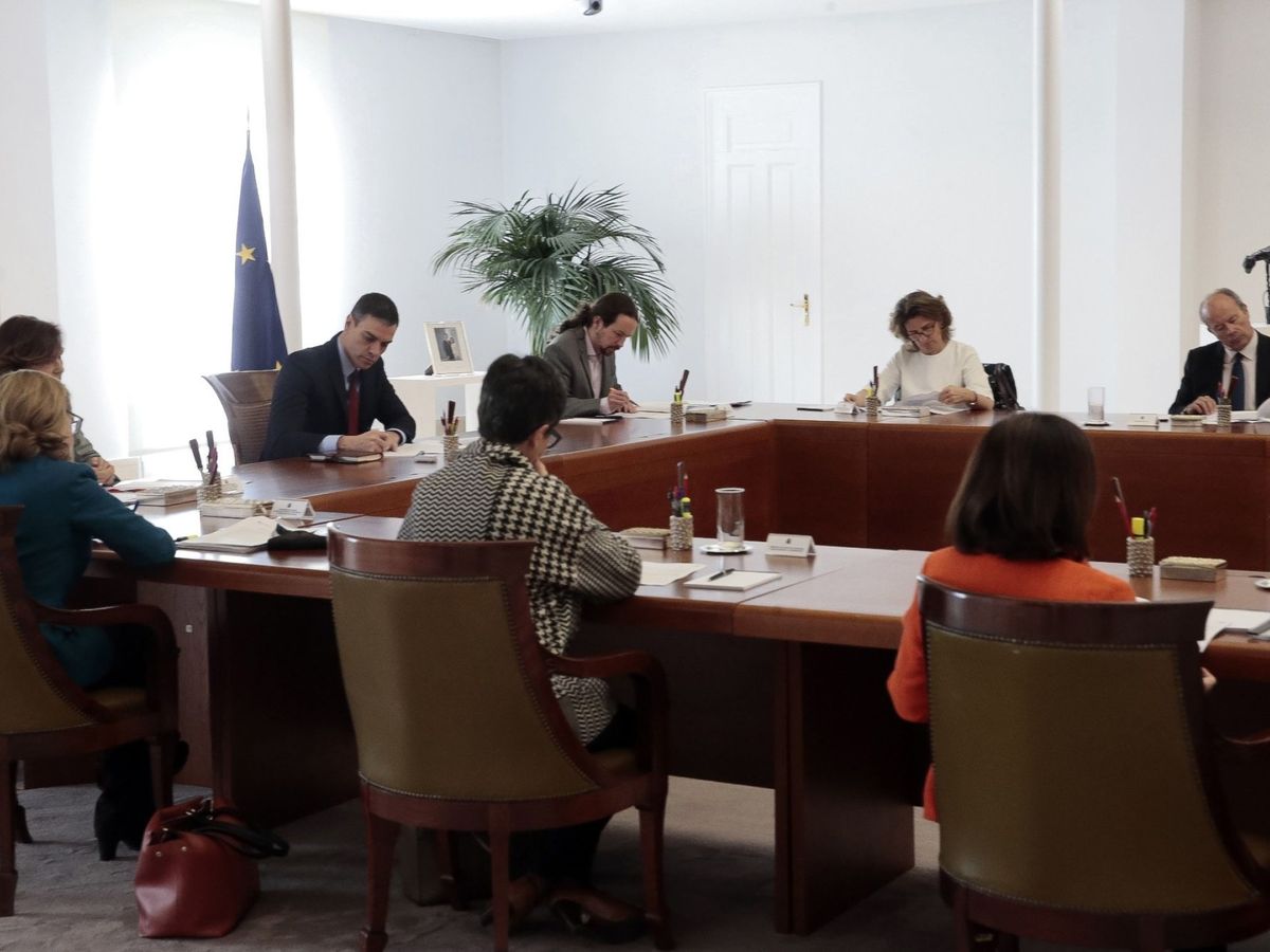 Foto: Pablo Iglesias acudió al Consejo de Ministros celebrado este sábado para decretar el estado de alarma. (EFE)