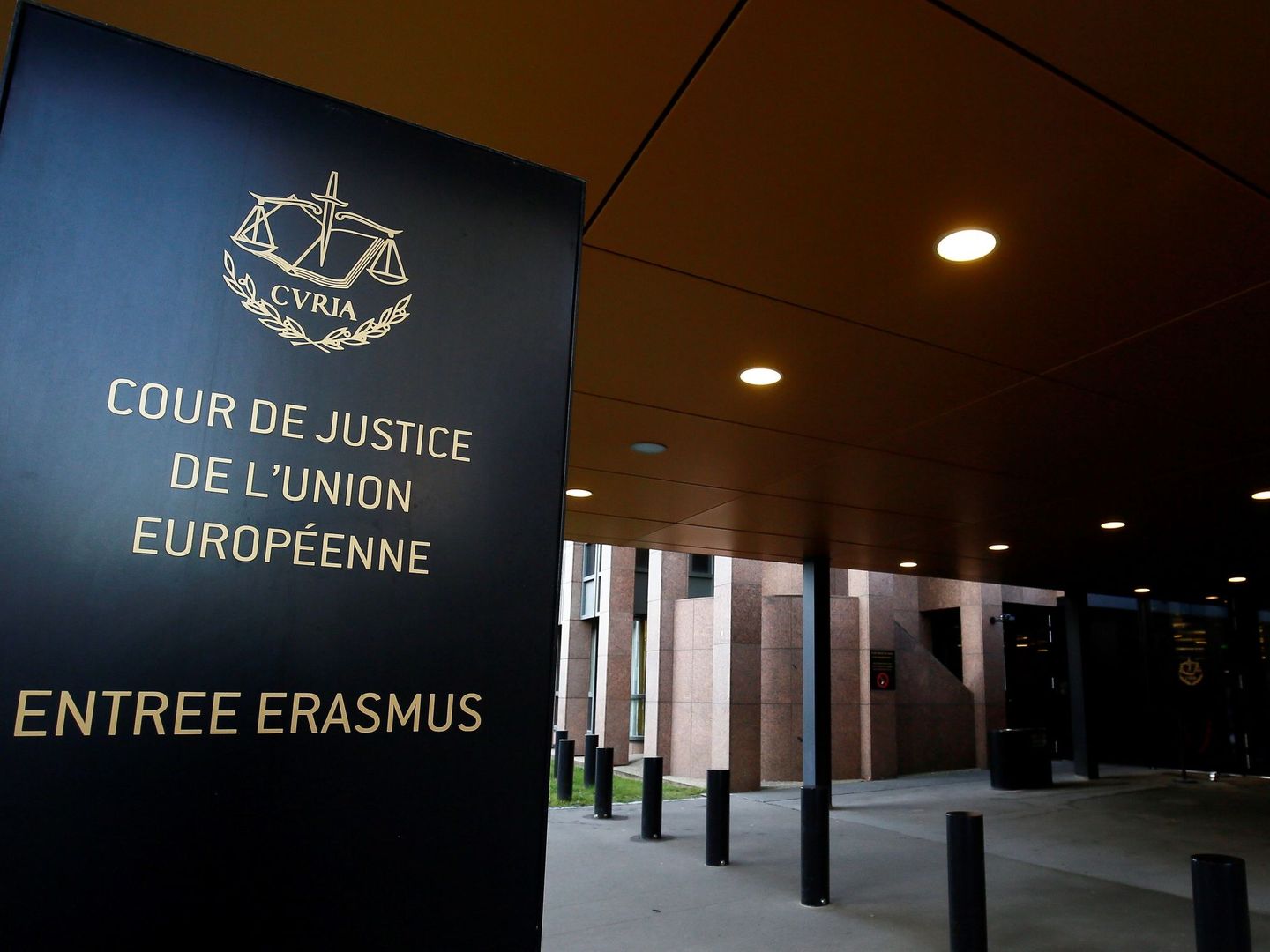 Entrada a la sede del Tribunal de Justicia de la UE en Luxemburgo. (EFE)