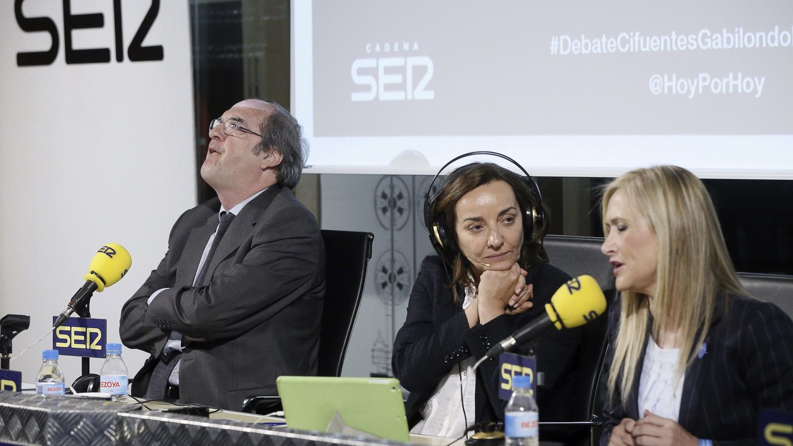 Foto: Los candidatos del PP y el PSOE a la Presidencia de la Comunidad de Madrid, Ángel Gabilondo y Cristina Cifuentes, este martes en el debate en Cadena Ser. (Efe)