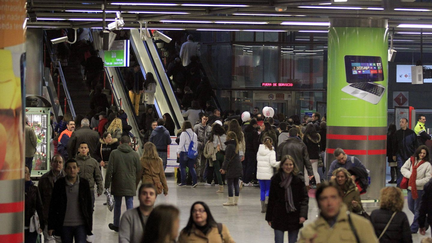 Estación de metro de Nuevos Ministerios, en Madrid, una de las afectadas tras descarrilar un tren. (EFE/Víctor Lerena)