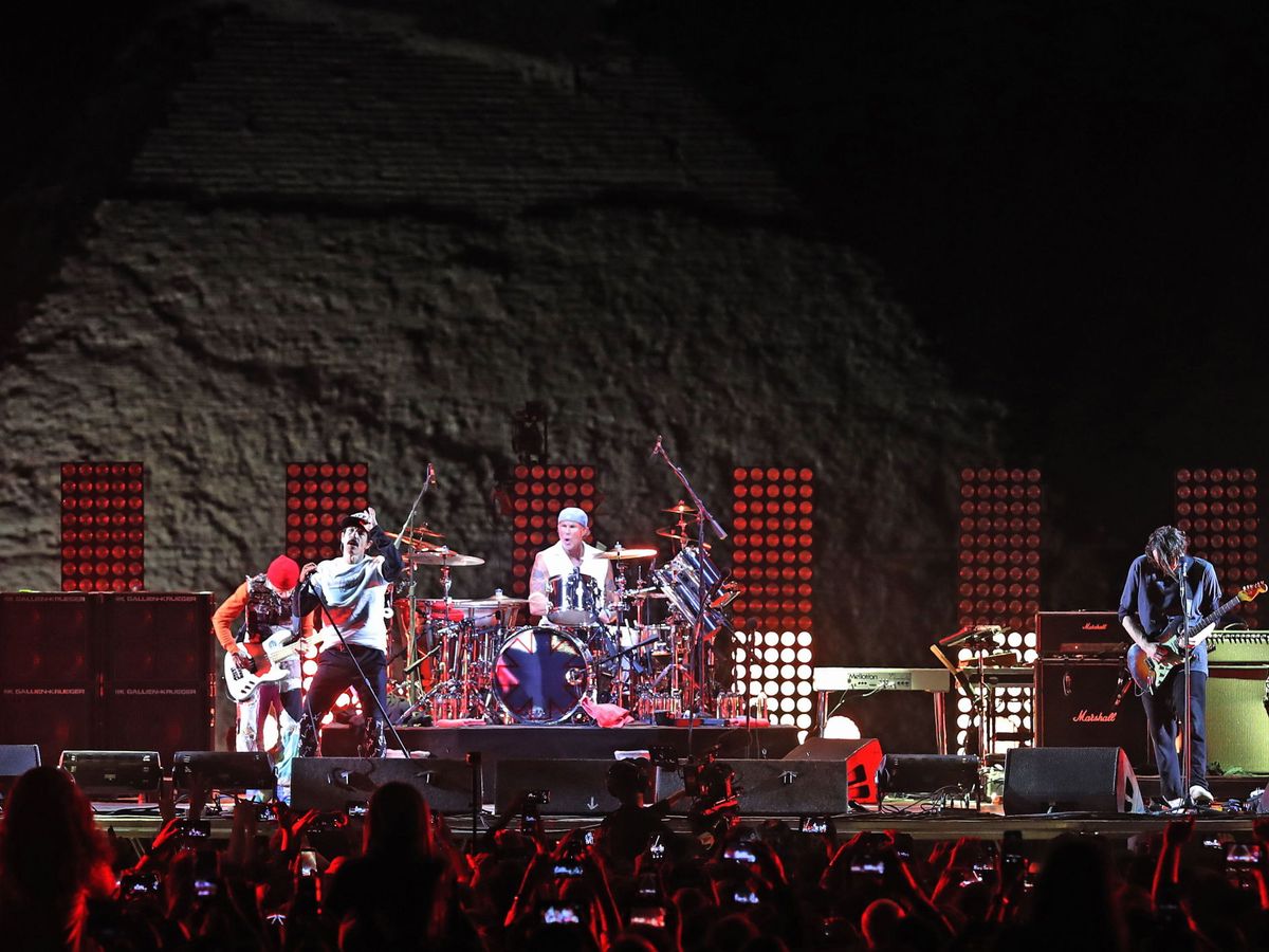 Foto: Red Hot Chili Peppers en un concierto en las pirámides de Giza, en marzo de 2019. 