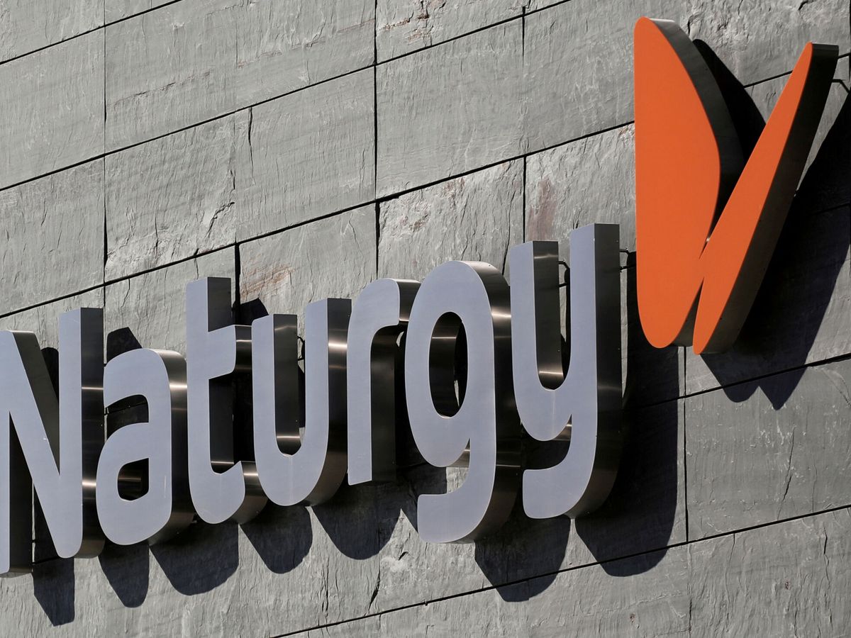 Foto: El logo de Naturgy en su sede en Madrid. (Reuters/Sergio Pérez)