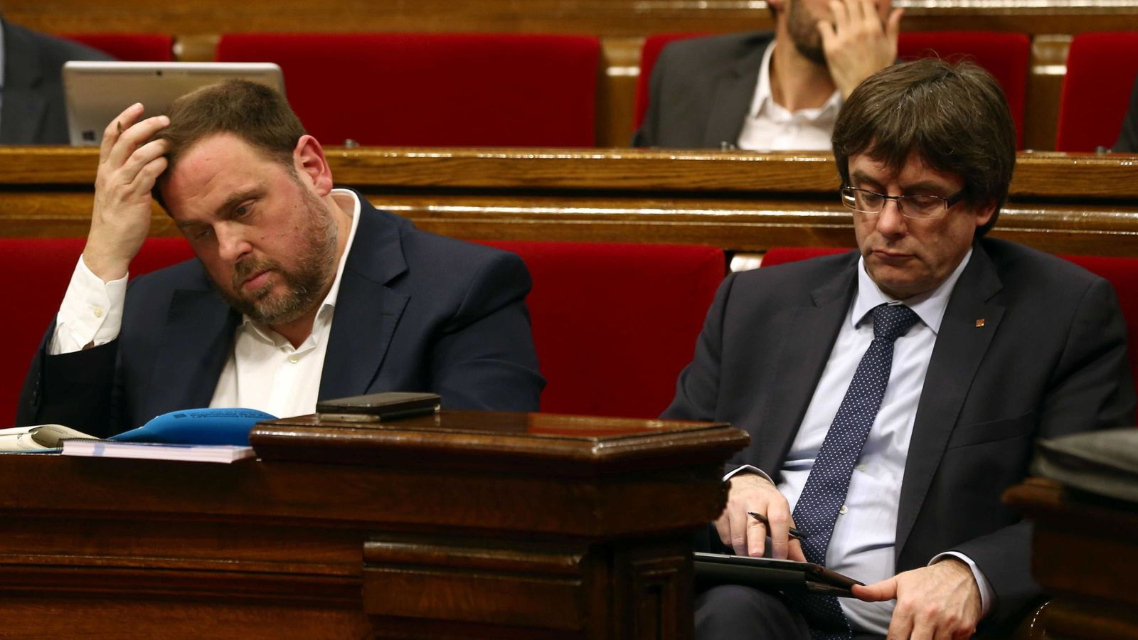 Foto: El vicepresidente del Govern y 'conseller' de Economía, Oriol Junqueras (i), junto al presidente de la Generalitat, Carles Puigdemont. (EFE)