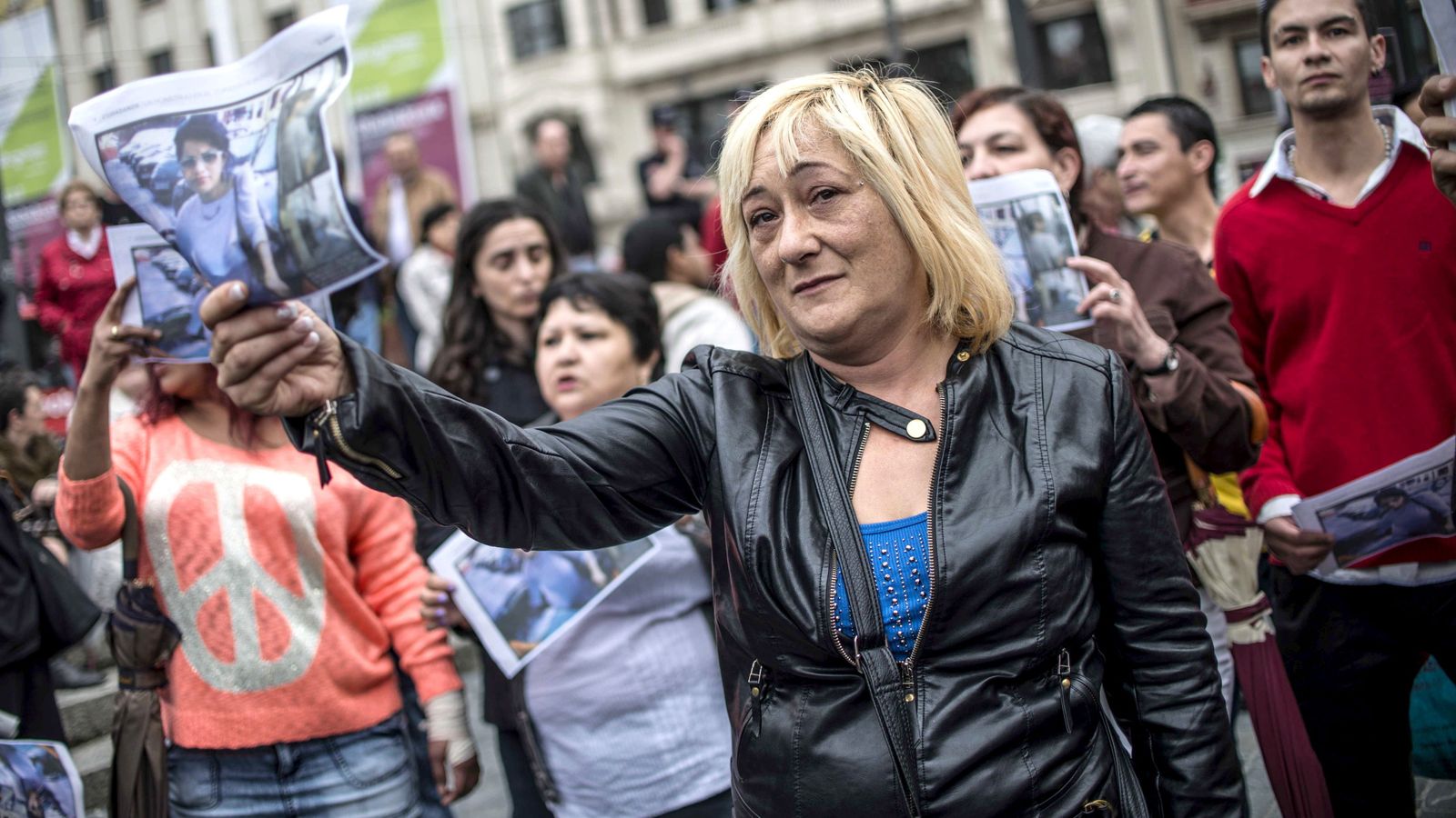 Foto: Concentración en repulsa por asesinato de Yenny Rebollo y Maureen Otuya en Bilbao en 2013 (EFE)