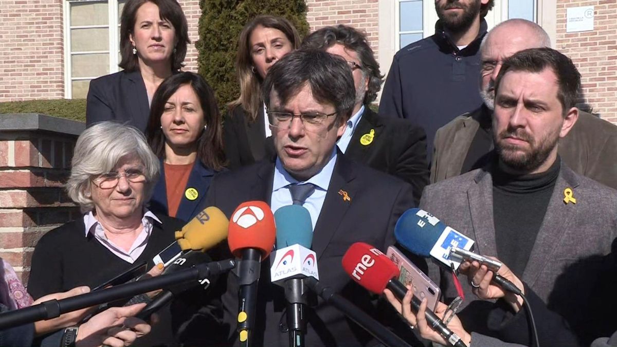 Puigdemont entra en el PE invitado por el grupo que tendió la mano a Vox