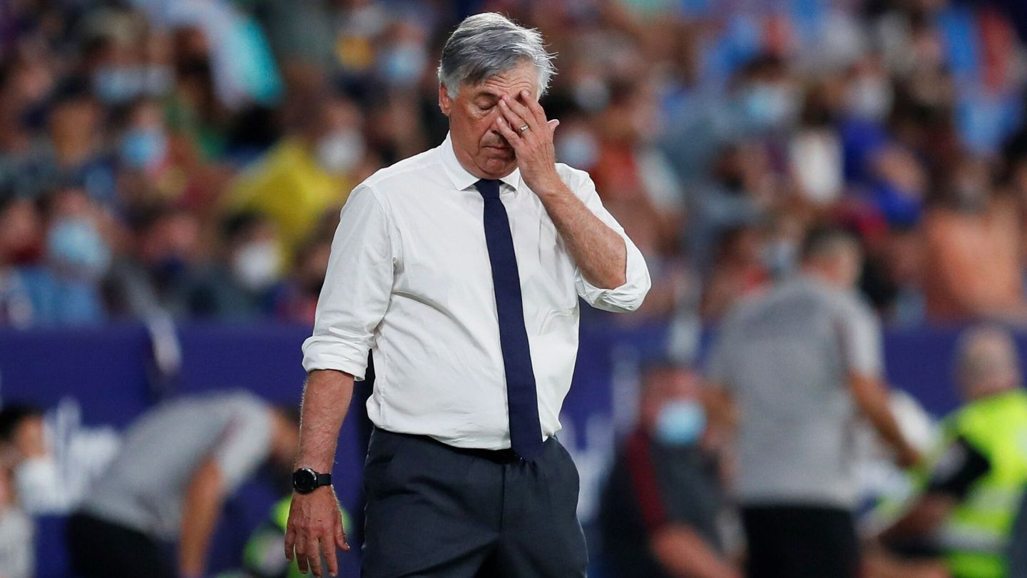 El entrenador italiano se lamenta por los errores defensivos. (Reuters)
