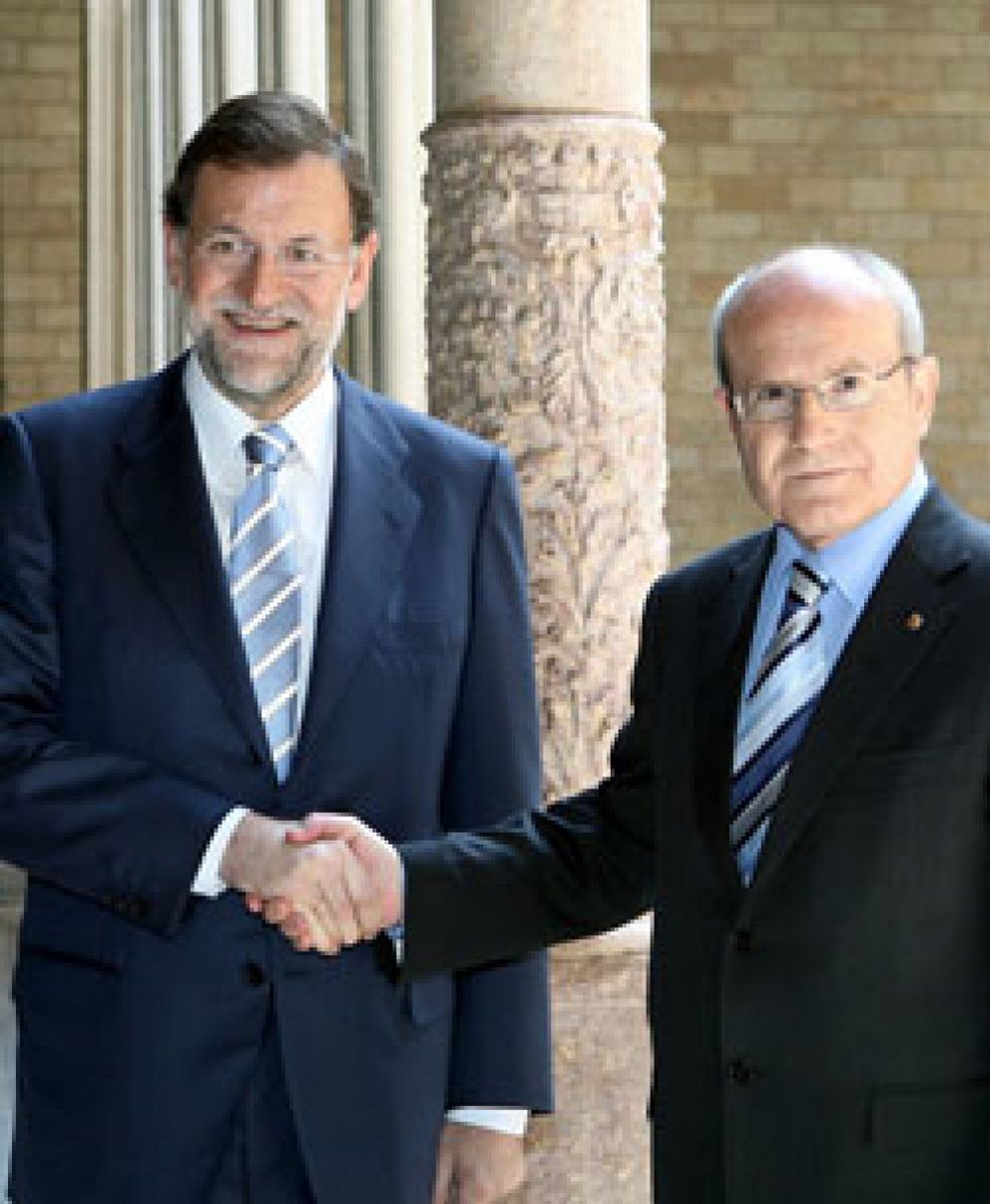 Foto: Rajoy reitera ante Montilla que no retirará su recurso y rechaza reformar el TC