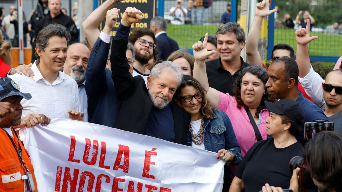 Lula sale de la cárcel un año y siete meses después