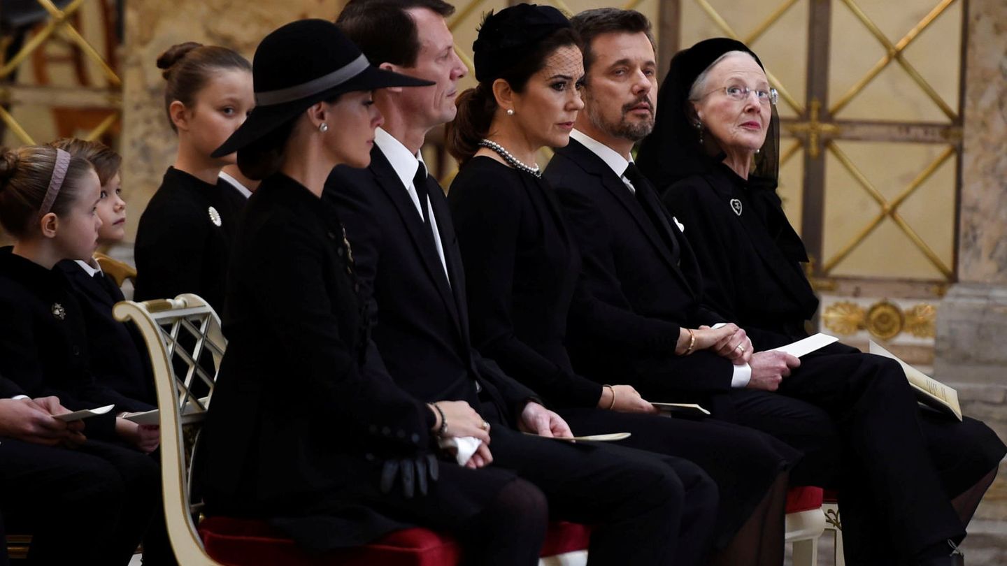Durante el funeral del príncipe Henrik. (Reuters)
