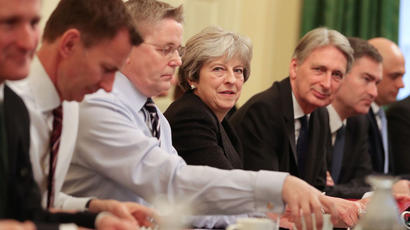 La 'premier' Theresa May en su primera reunión del Gabinete de 2018, en Londres. (Reuters)