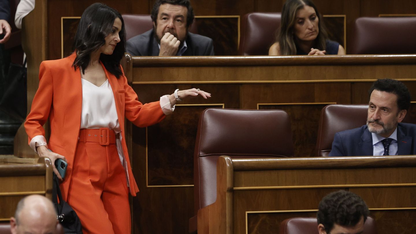 Arrimadas, durante la última sesión de control al Gobierno en el Congreso de los Diputados. (EFE/Emilio Naranjo)