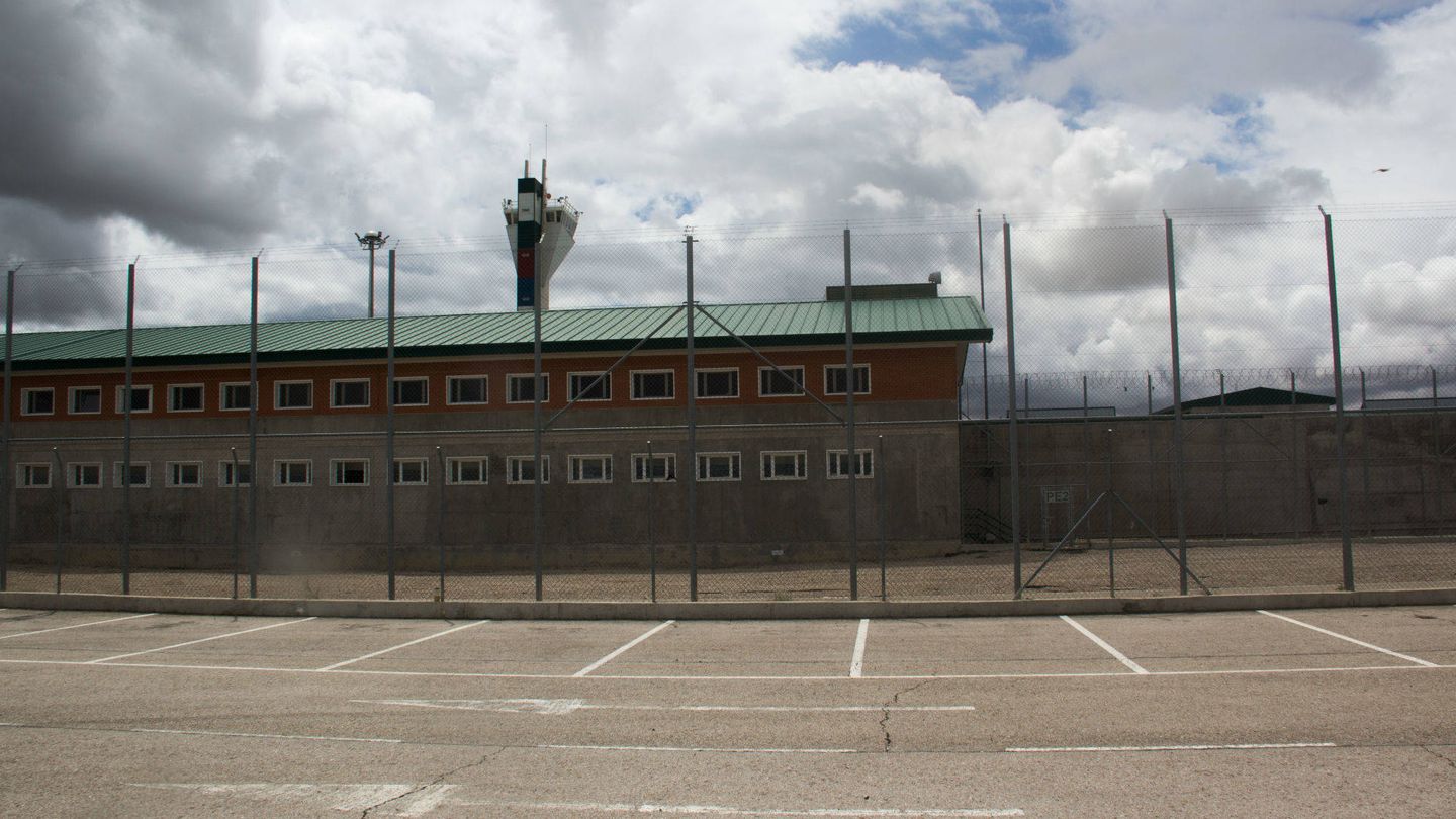 Exterior de la cárcel de Estremera. (J. M.)