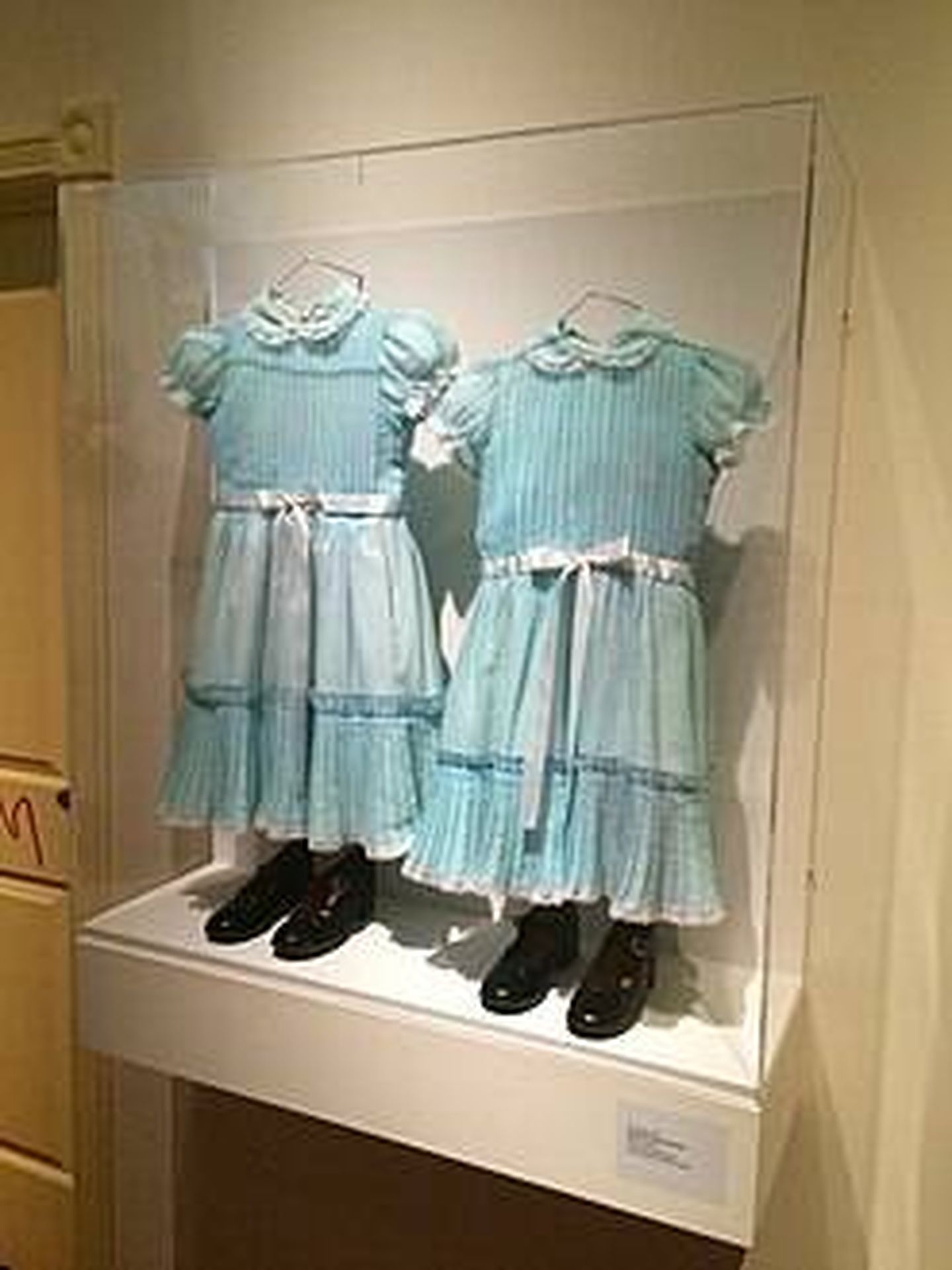 El resplandor: vestido de las gemelas asesinadas - Wikipedia