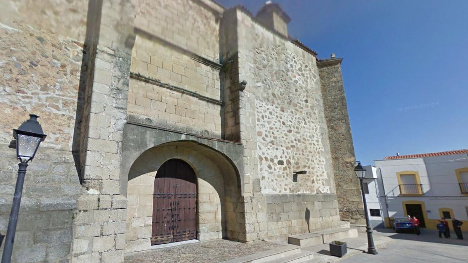 Foto: Iglesia de Arroyomolinos en Cácere. (Google Street View)