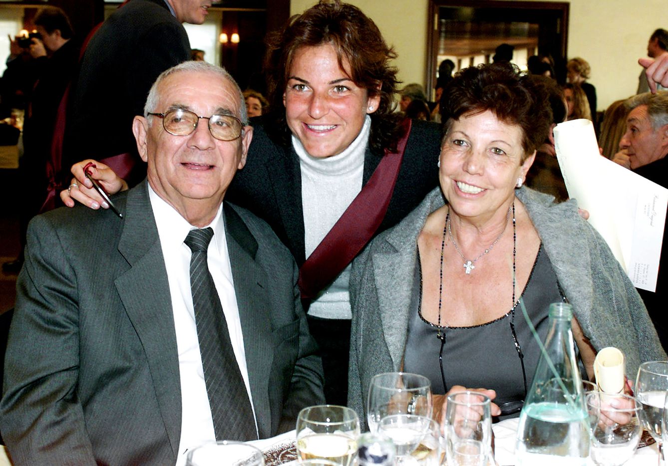 Arantxa Sánchez Vicario junto a sus padres en una imagen de archivo (Gtres)