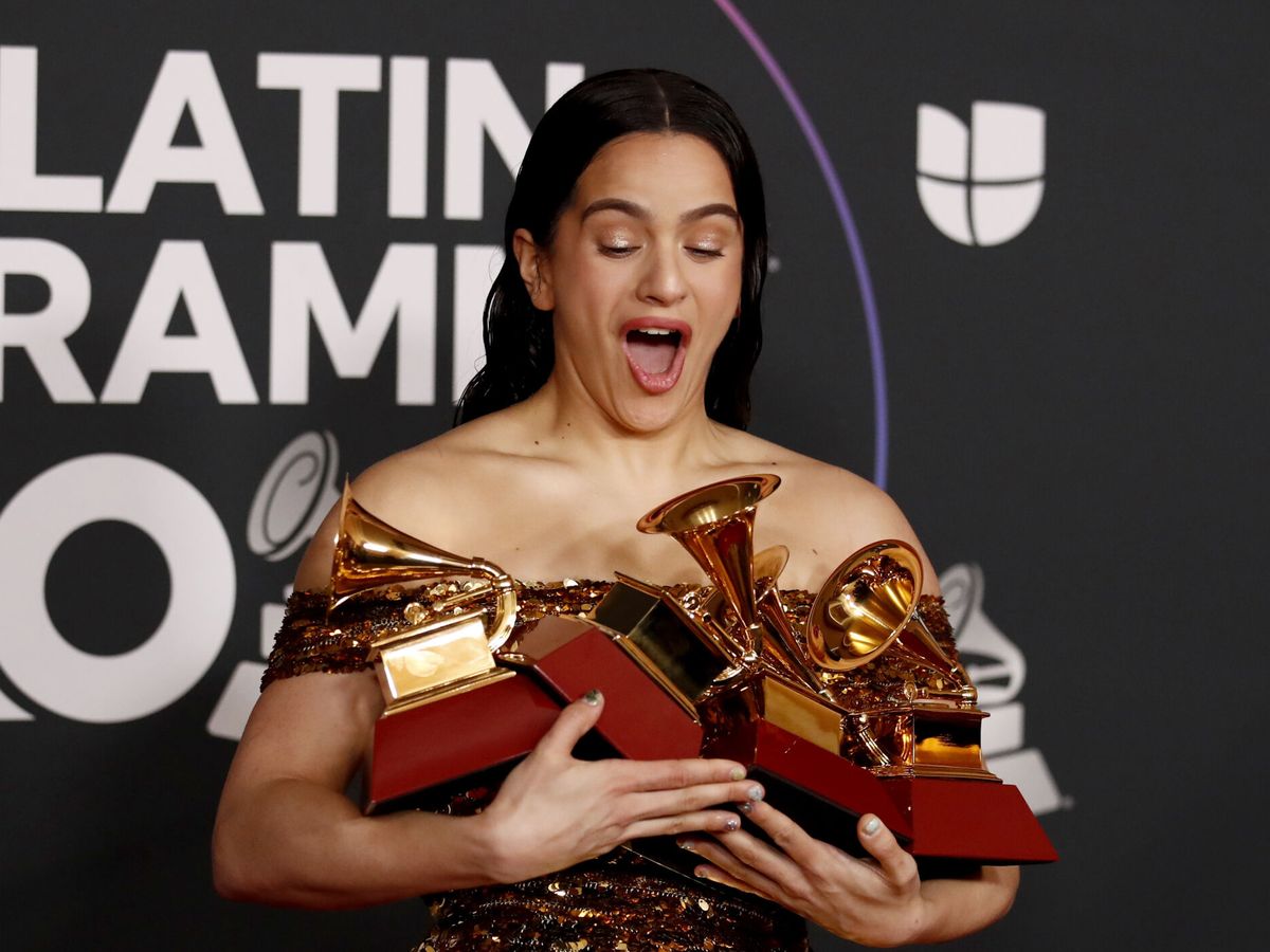 Foto: Rosalía, tras triunfar en la gala de los Latin Grammy 2022 (EFE/Caroline Brehman)