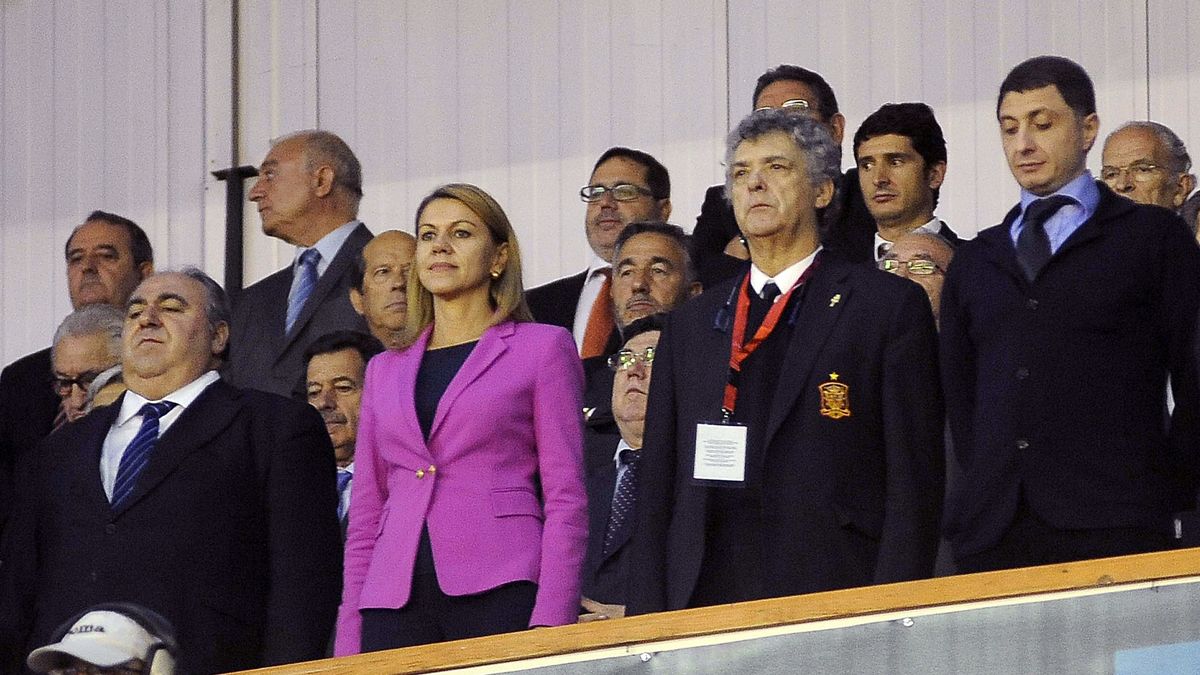 Cospedal presumió de la Selección en el palco del Carlos Belmonte