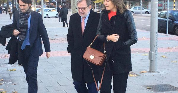 Foto: El expresidente del Grupo Prisa Juan Luis Cebrián, a su llegada al Juzgado de Primera Instancia número 5 de Madrid. (EC)