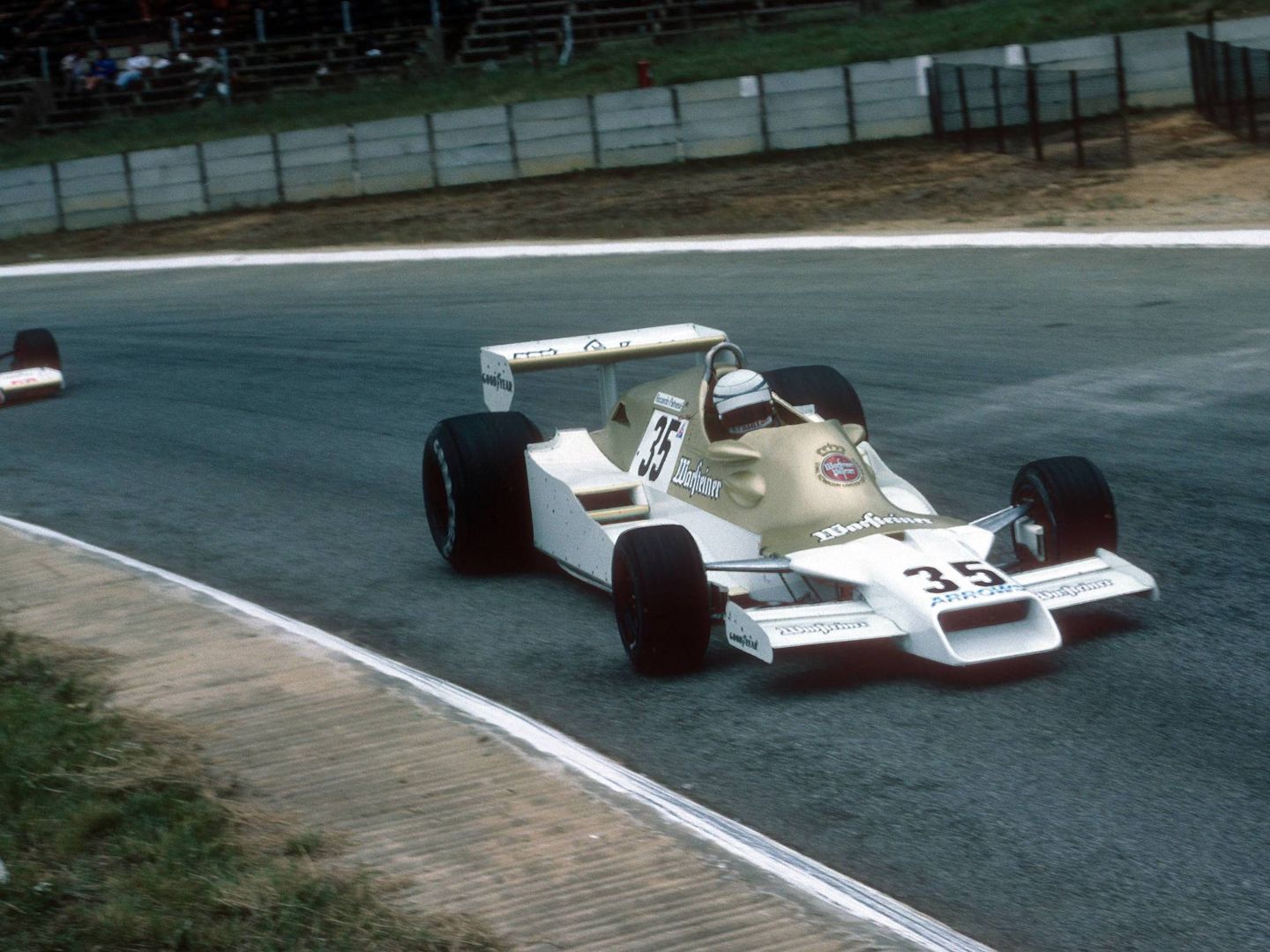 Ricardo Patrese, con el Arrows Ford FA1, lideraba el GP de Sudáfrica de 1978 cuando se le rompió el motor. (Imago)