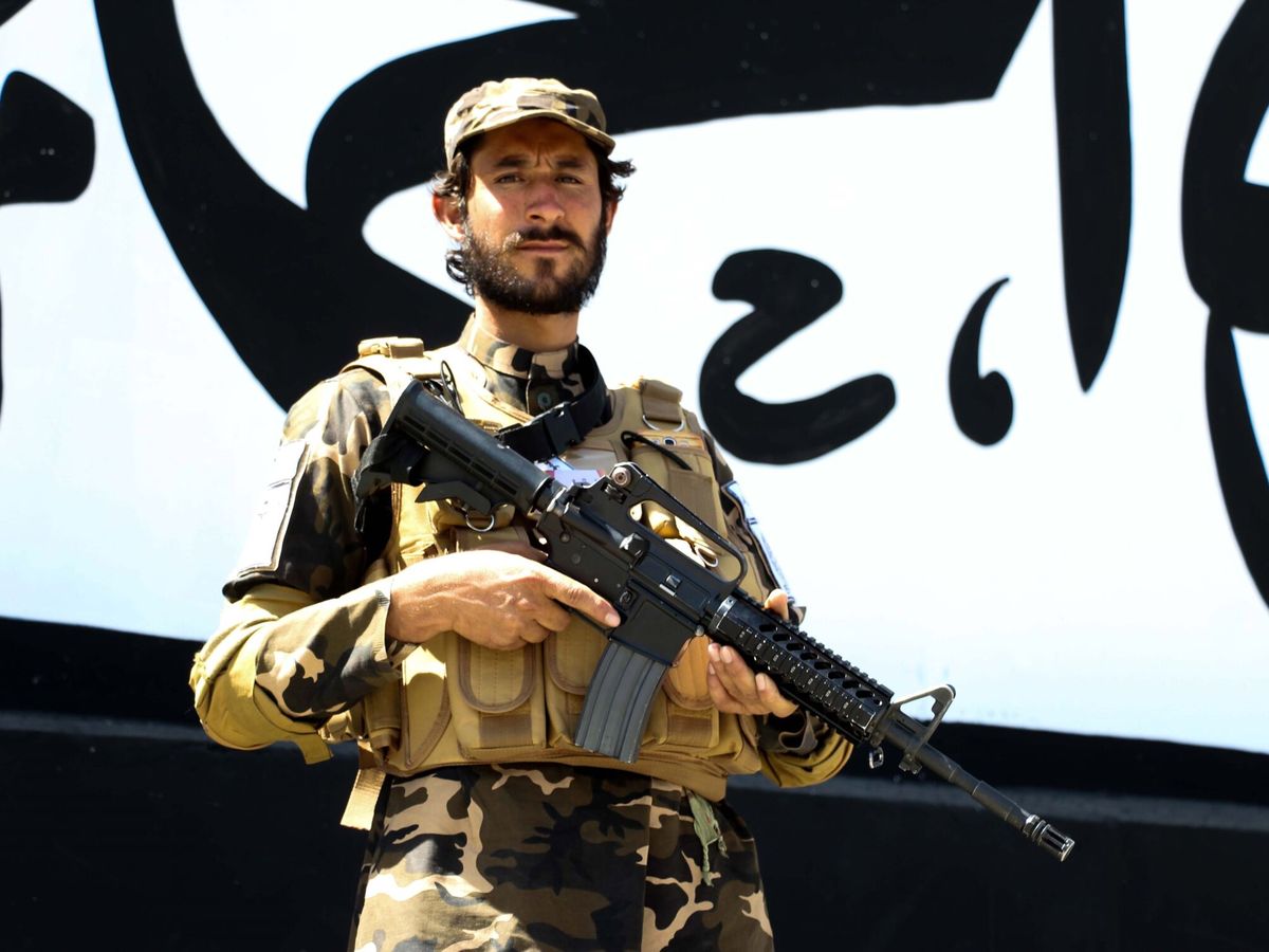 Foto: Un talibán en Kabul. (EFE)