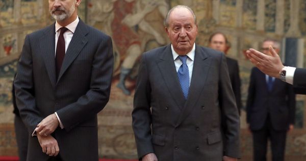 Foto: Felipe VI y Juan Carlos I. (EFE)