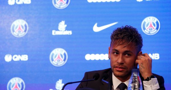 Foto: Neymar fue presentado como jugador del PSG este viernes en París. (Reuters)