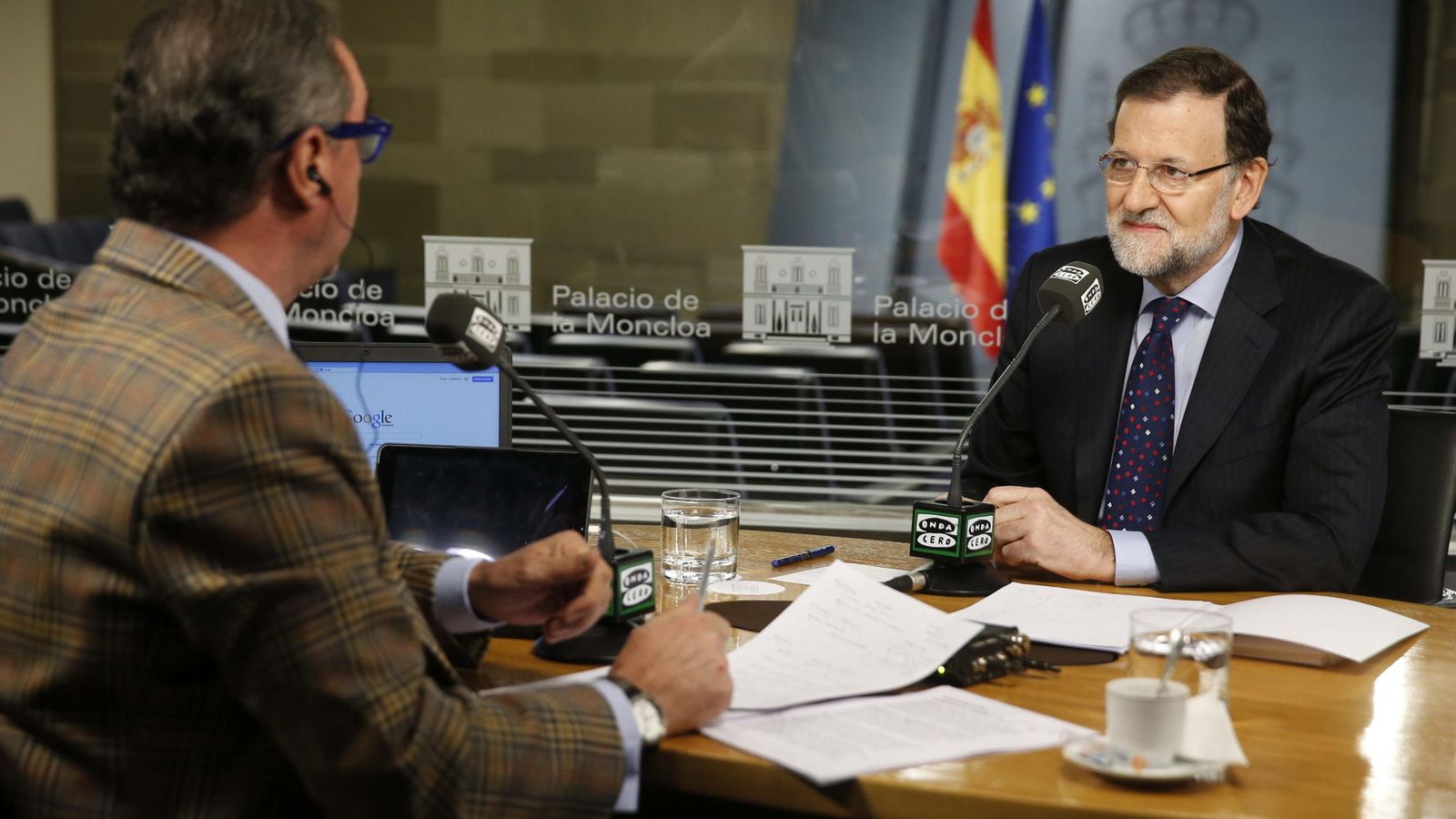 Foto: El presidente del Gobierno, Mariano Rajoy, durante la entrevista con Carlos Herrera. (EFE)