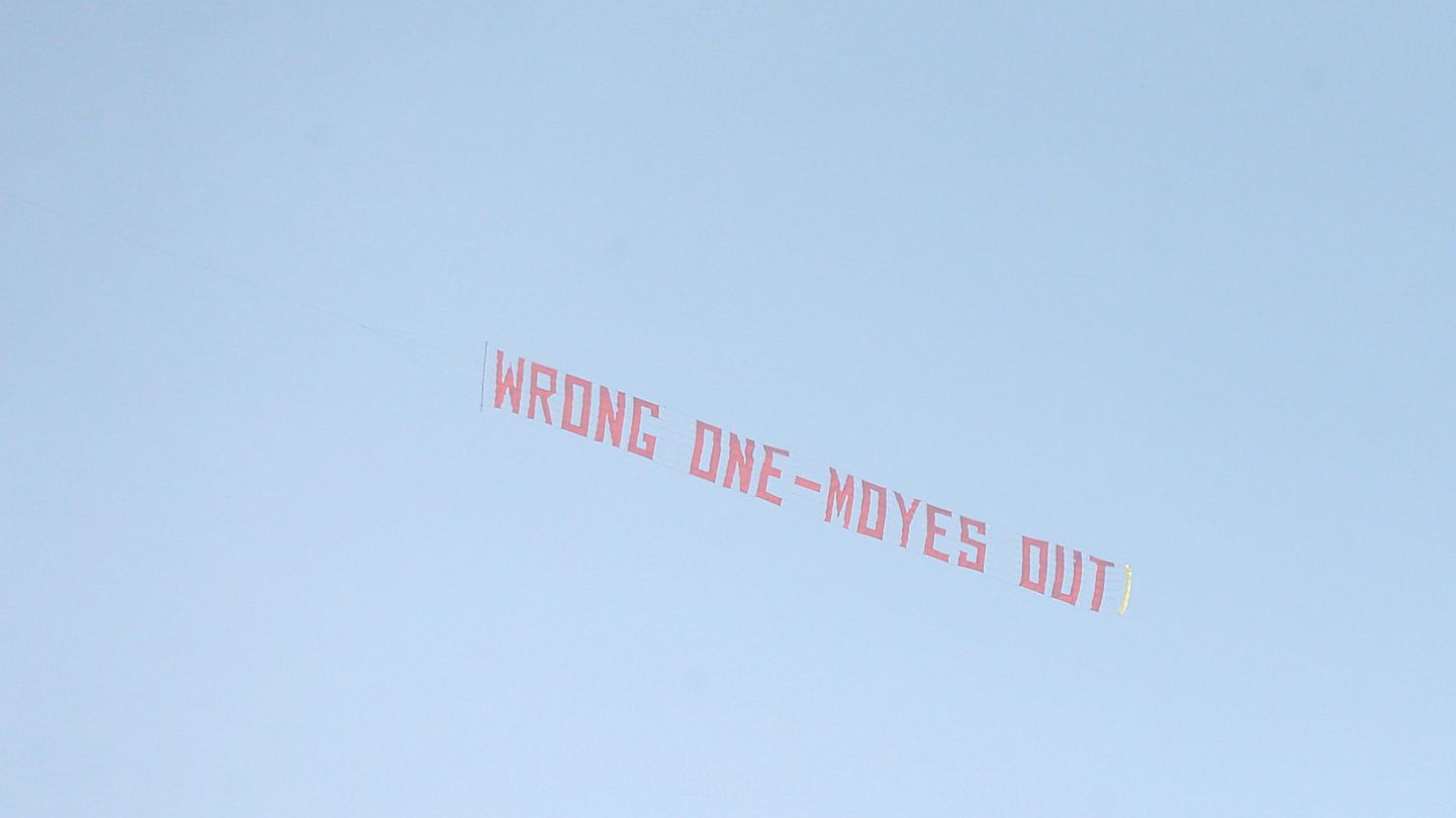 El cartel que le mostraron a David Moyes cuando entrenaba al United (EFE).