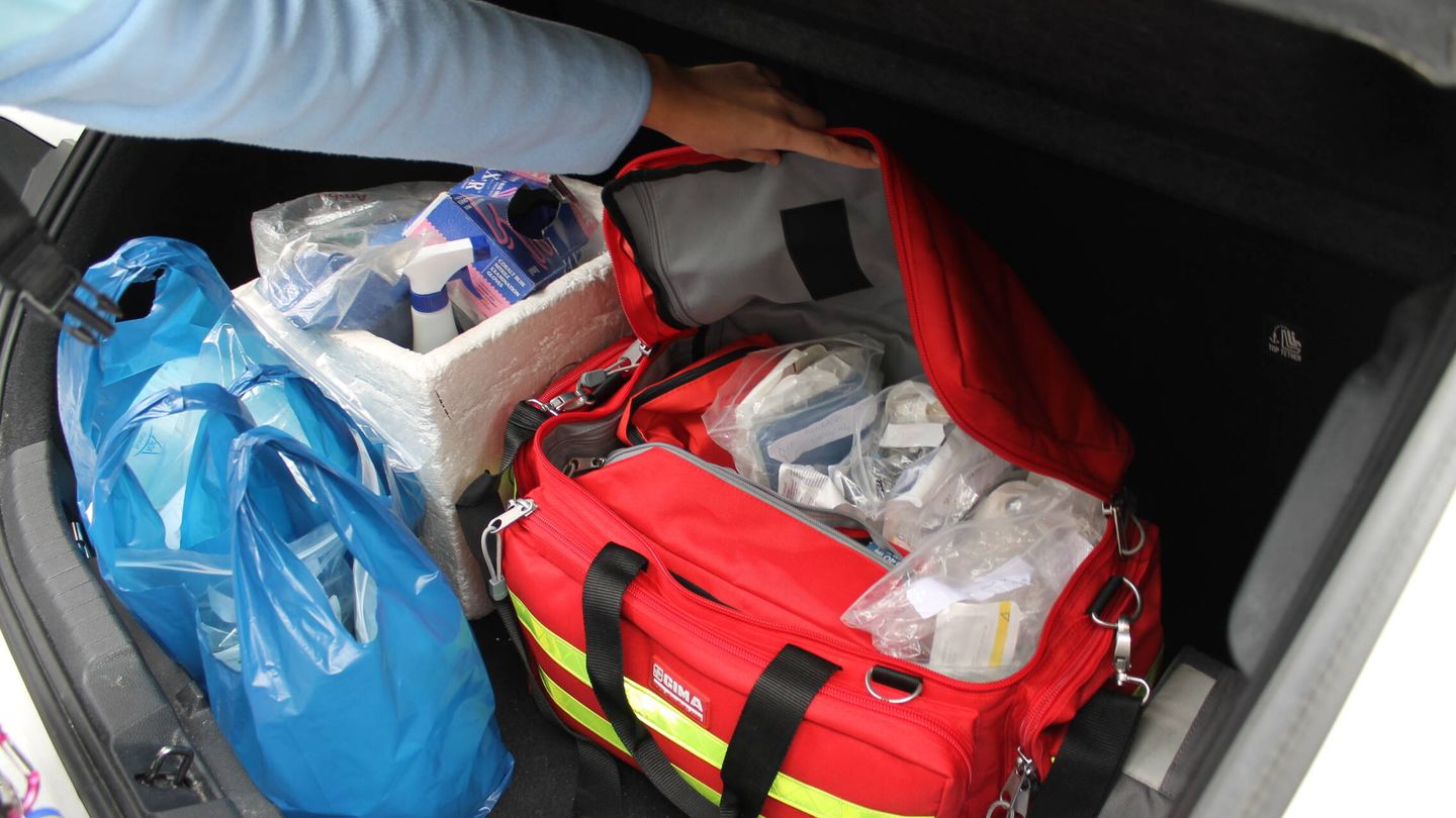 Kit de emergencia en el maletero del coche. (A.F.)