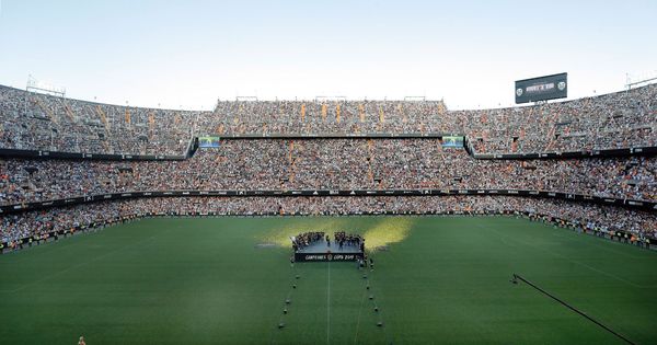 Foto: El estadio de Mestalla, la semana pasada, tras ganar la Copa del Rey el Valencia CF. (EFE)