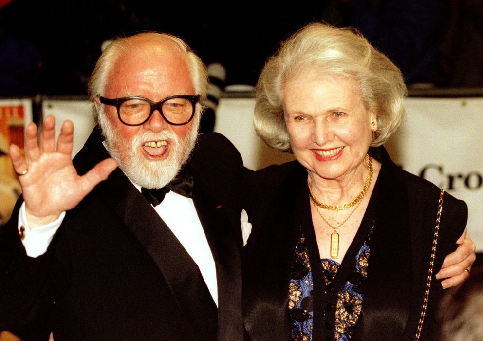 Foto: Richard Attenborough acompañado por su esposa (Reuters)