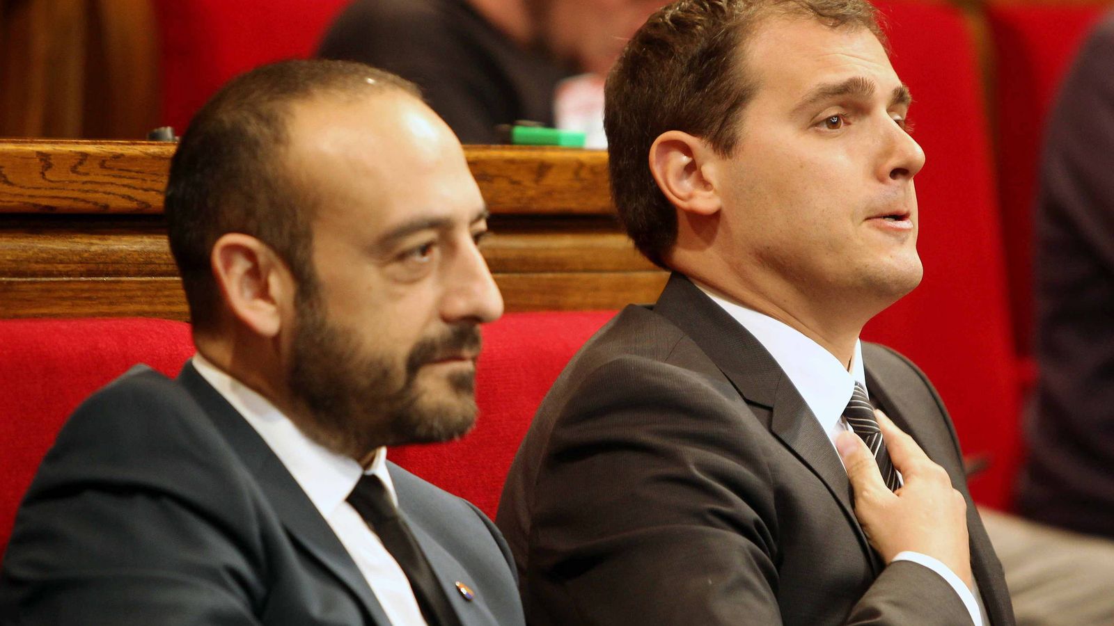 Foto: El que fuera portavoz parlamentario y diputado de Ciudadanos Jordi Cañas junto a Albert Rivera. (Efe) 