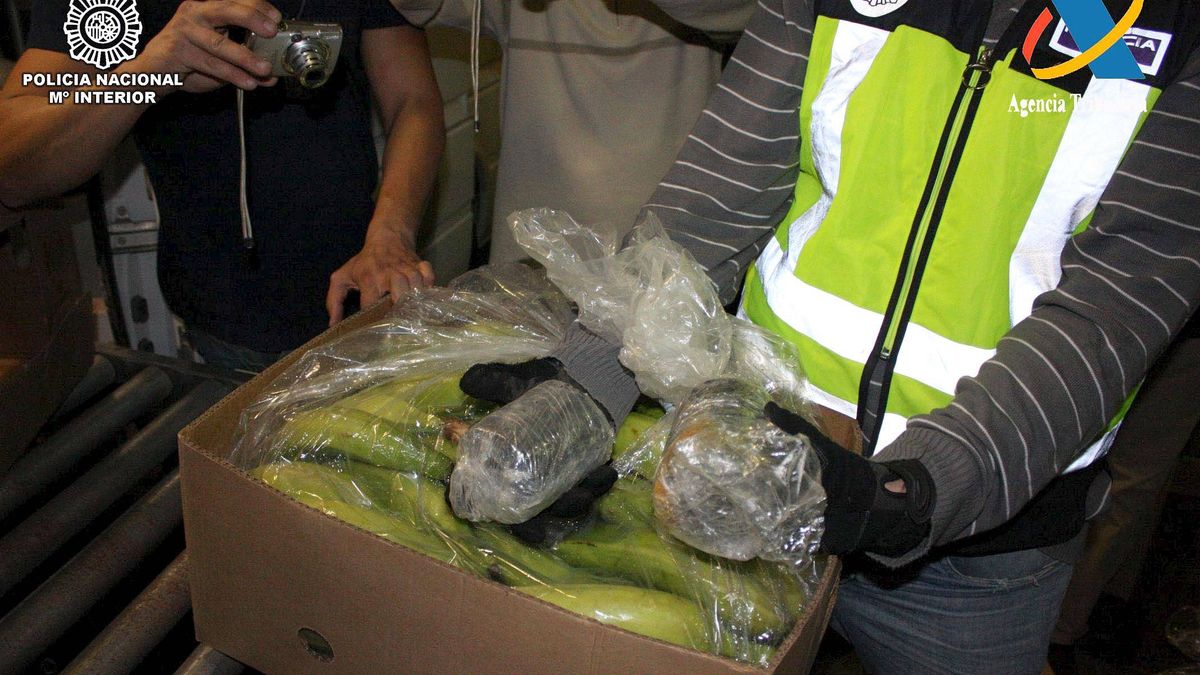 Detenido un jefe de Aduanas del puerto de Málaga vinculado a una red de tráfico de coca