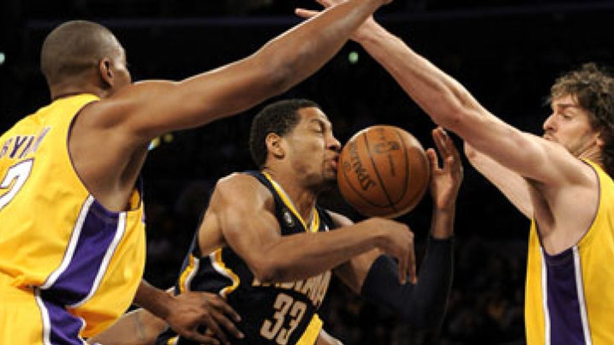 Lakers arrolla a Indiana con un 'doble-doble' de Pau Gasol