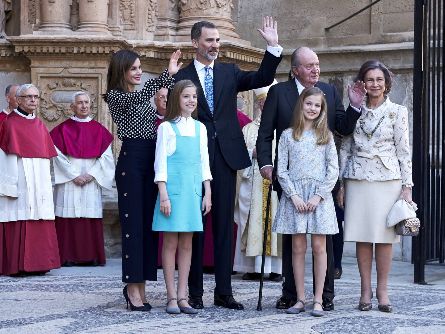 Los Reyes, doña Sofía y sus hijas, en la misa de Pascua de Palma. (Getty)