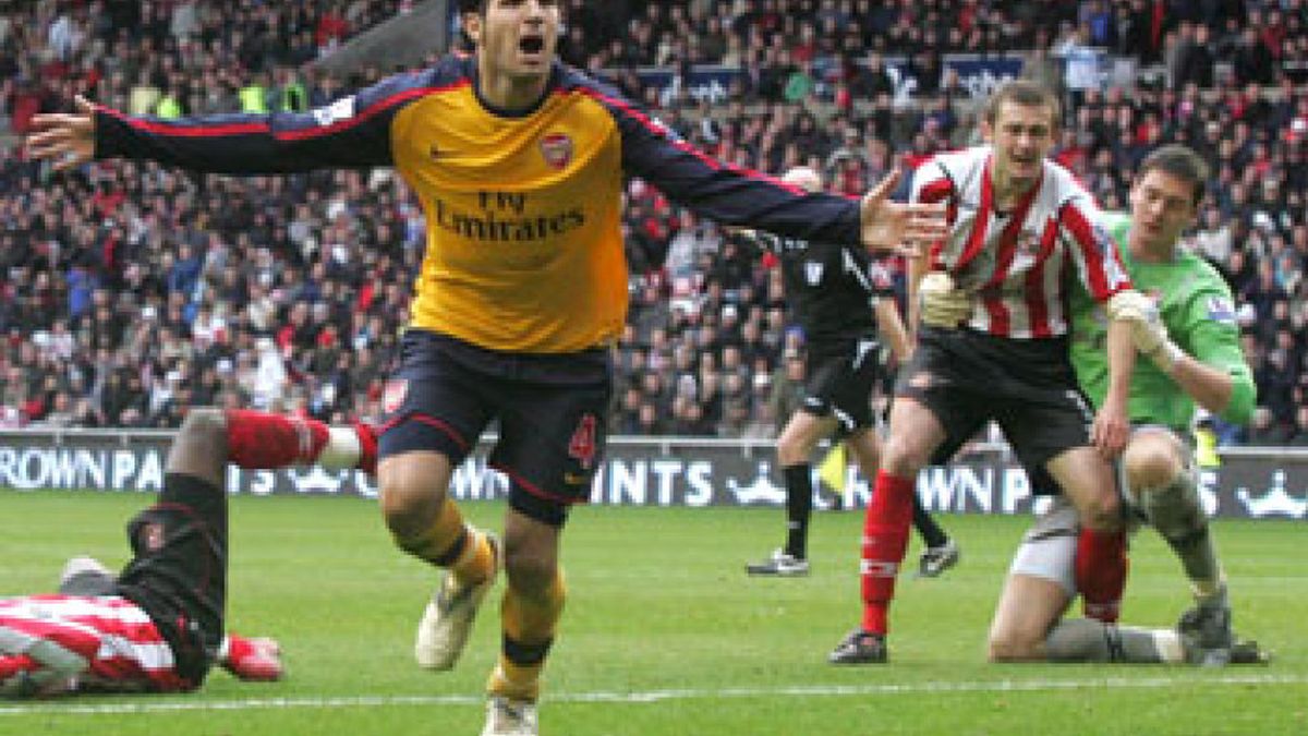 Cesc Fábregas salva un punto para el Arsenal de cabeza
