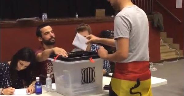 Foto: Captura del joven leridano votando en Torrefarrera.