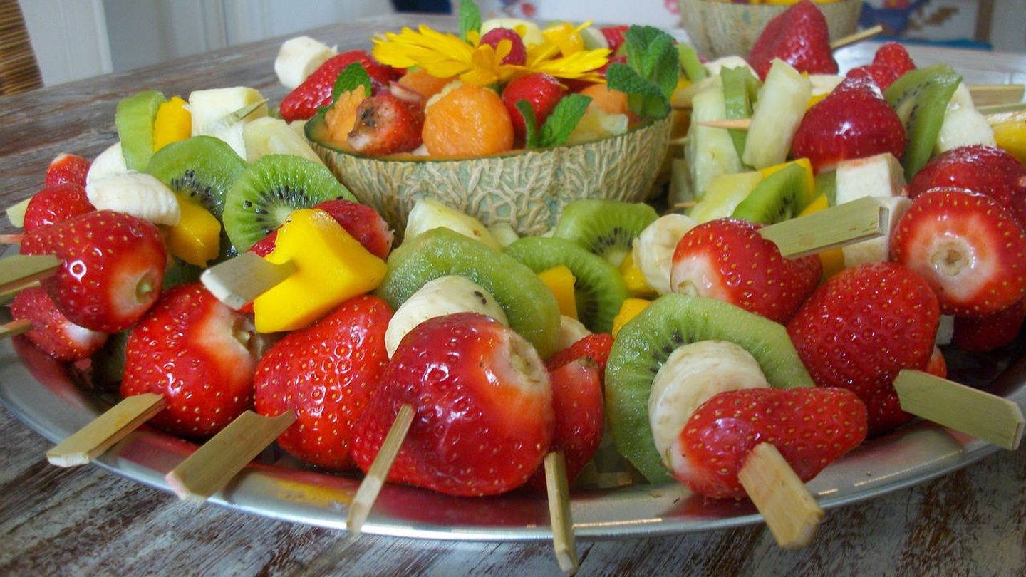 Brocheta de frutas. (Pixabay)