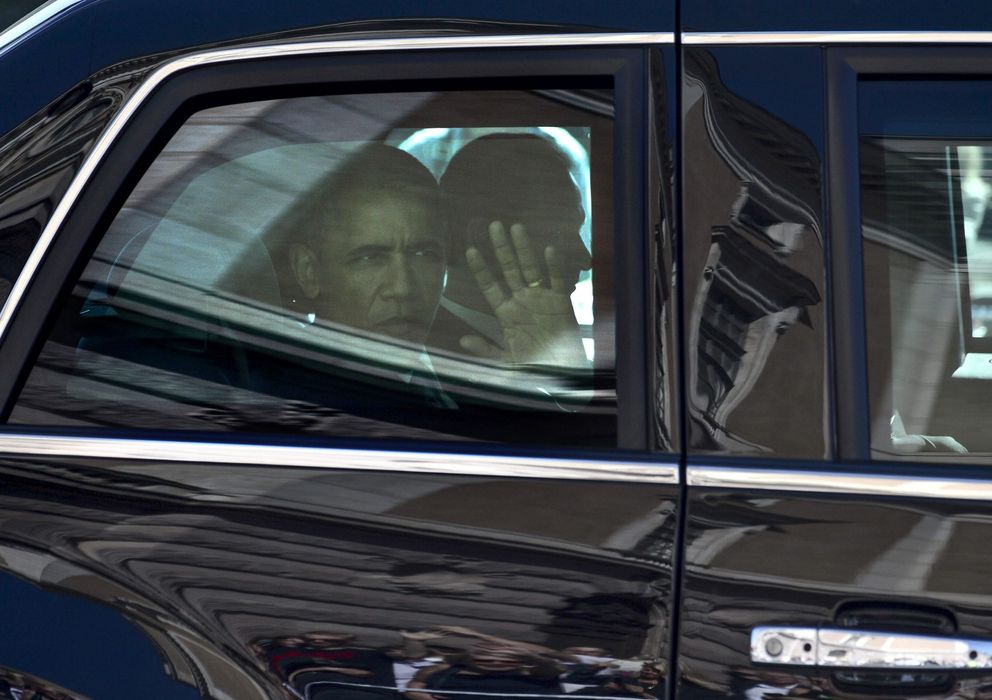 Foto: El presidente de Estados Unidos, Barack Obama, saluda desde su limusina en Estocolmo. (EFE)