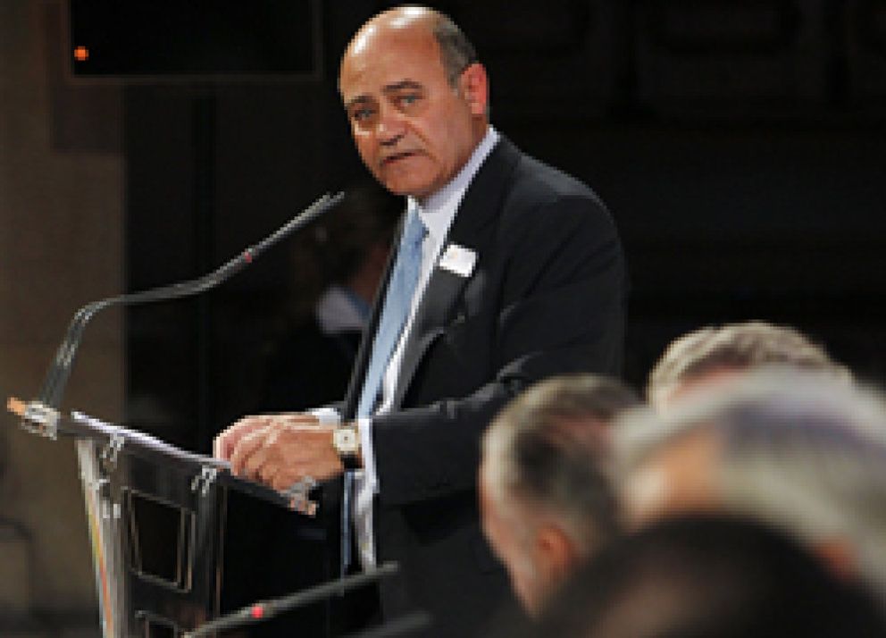 Foto: El voto de Arturo Fernández (CEIM), clave para la elección de Juan Rosell como presidente de CEOE