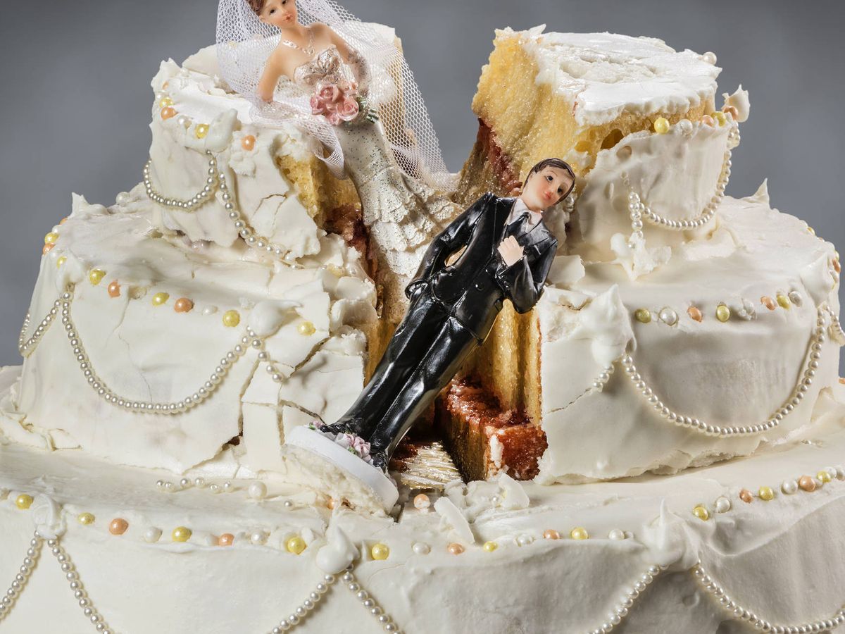 Novios tarta ¿Como serán las bodas tras el coronavirus?