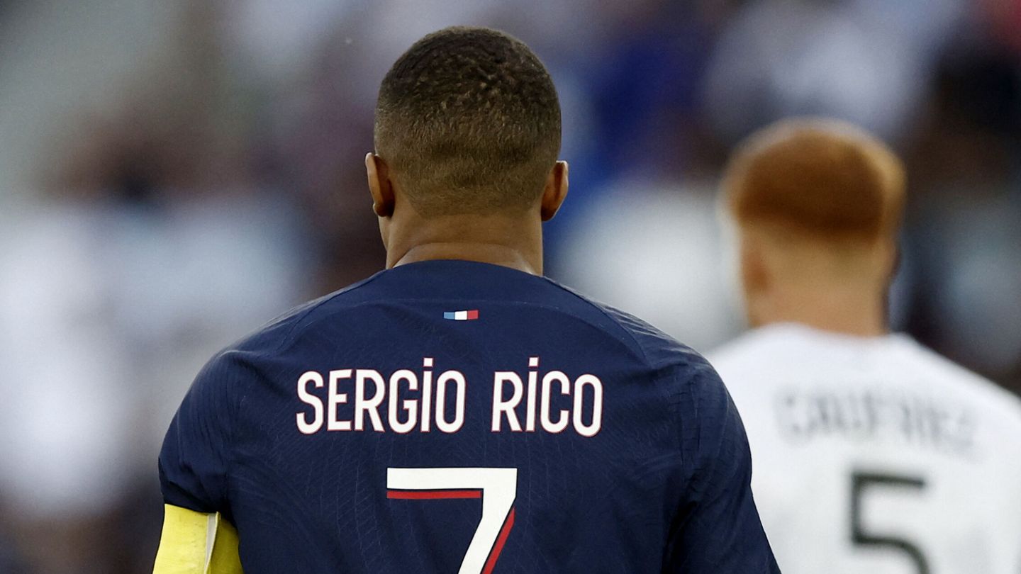 Los jugadores del PSG llevaron el nombre de Rico en las camisetas. (Reuters/Albert Gea)