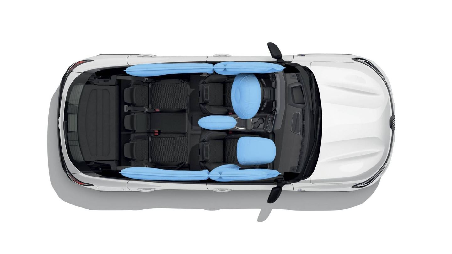 El equipamiento de seguridad incluye un airbag central entre conductor y pasajero delantero.