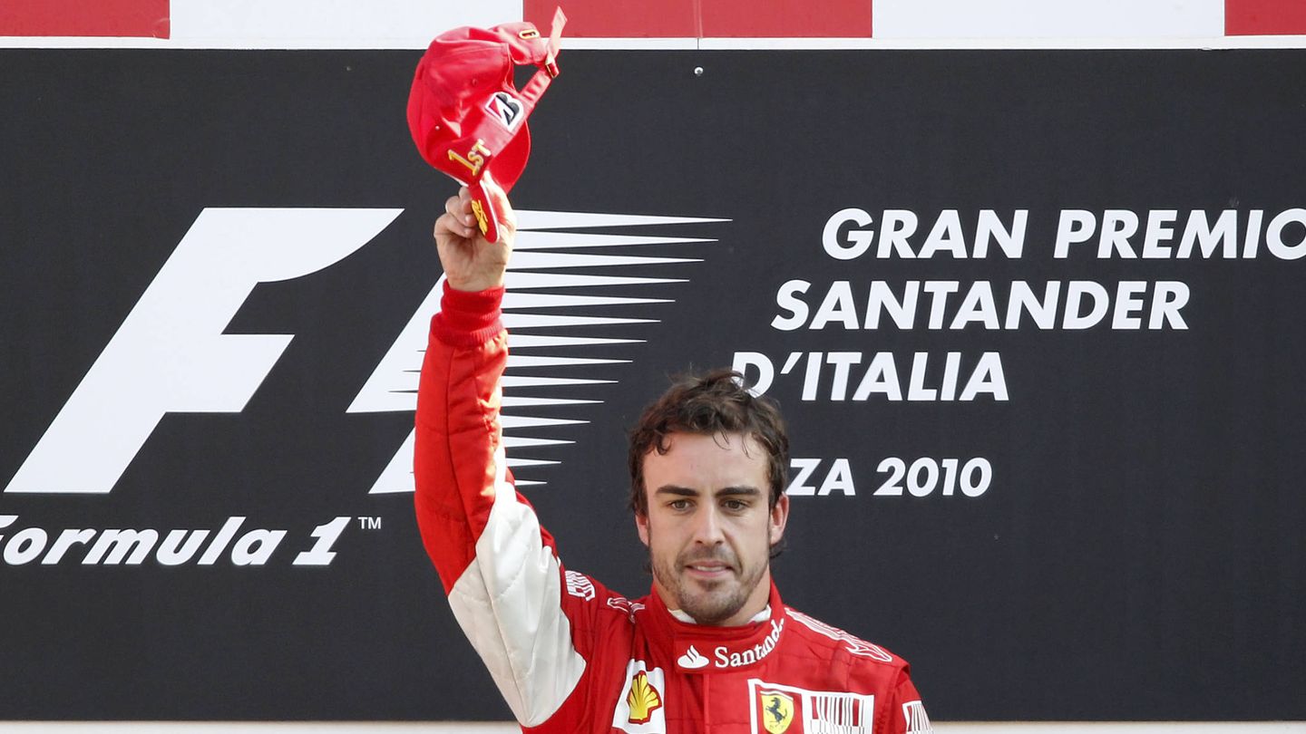 Fernando Alonso en su triunfo en Italia de rojo. (EFE)