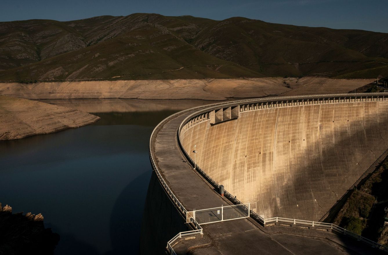 El agua embalsada puede tener un doble aprovechamiento hidroeléctrico (EFE B. Lorenzo)