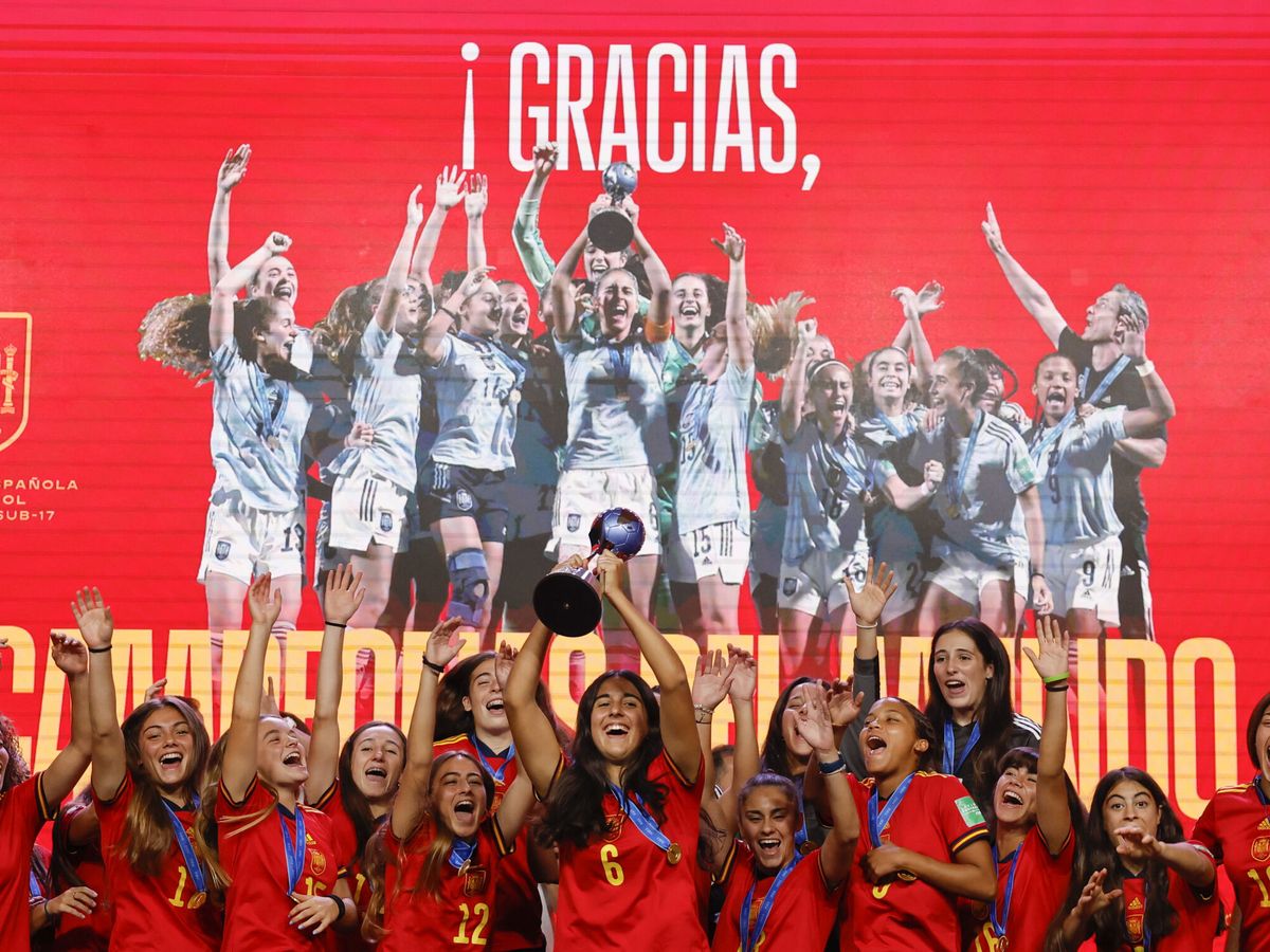 Foto: Las jugadoras de la selección sub-17 femenina de fútbol. (EFE/Sergio Pérez)