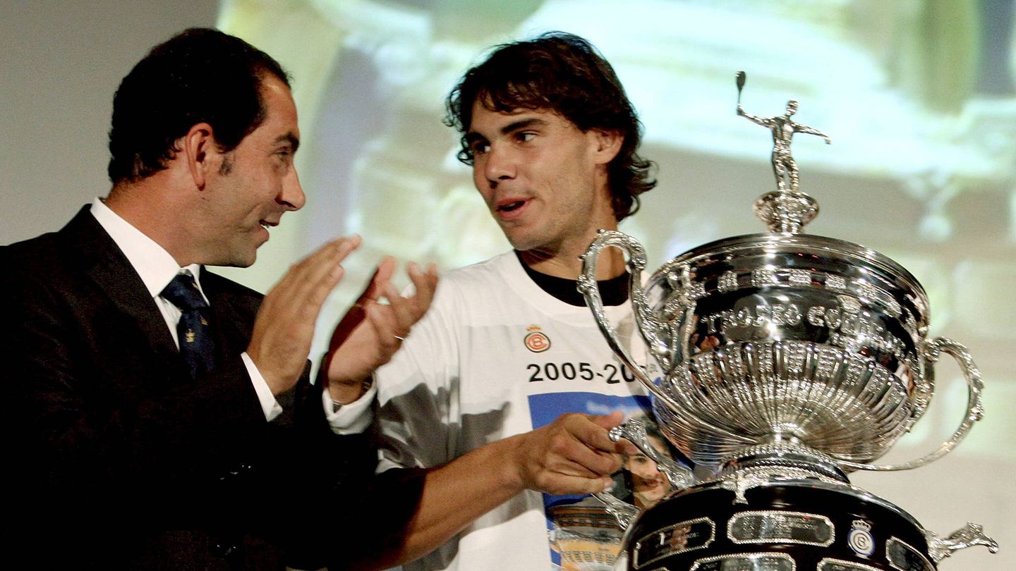 Rafa Nadal y Albert Costa, celebrando una victoria en París. (EFE/Rodrigo Jiménez)